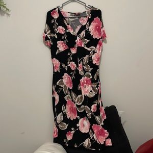 Medium Macy’s Floral Black Midi Dress